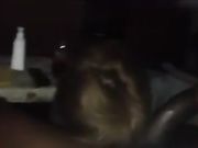 Hausfrau schluckt einen riesigen Schwanz eines schwarzen Mannes und sie mag es
